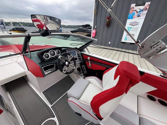 2021 MasterCraft XT22 Photo 7 of 14