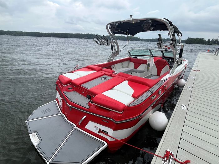 2021 MasterCraft XT22 Photo 4 of 14