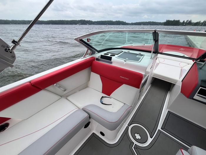 2021 MasterCraft XT22 Photo 8 of 14