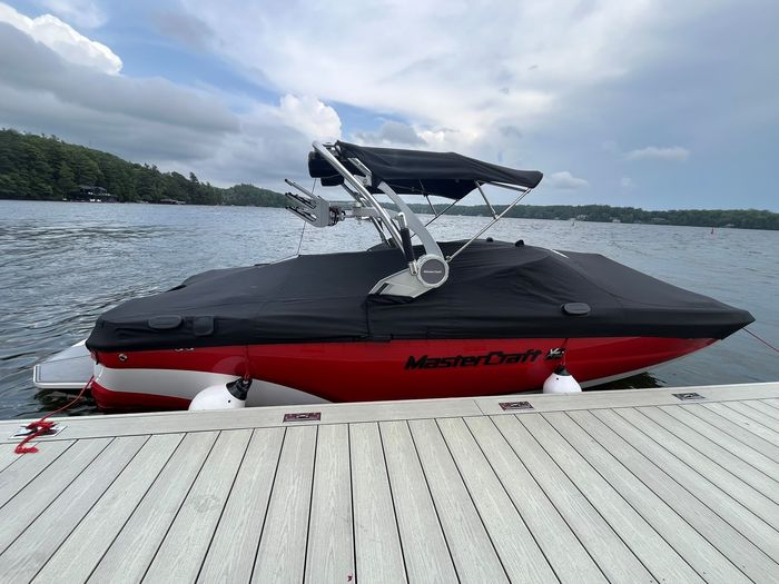 2021 MasterCraft XT22 Photo 13 of 14