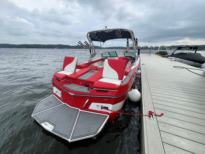 2021 MasterCraft XT22 Photo 11 of 14