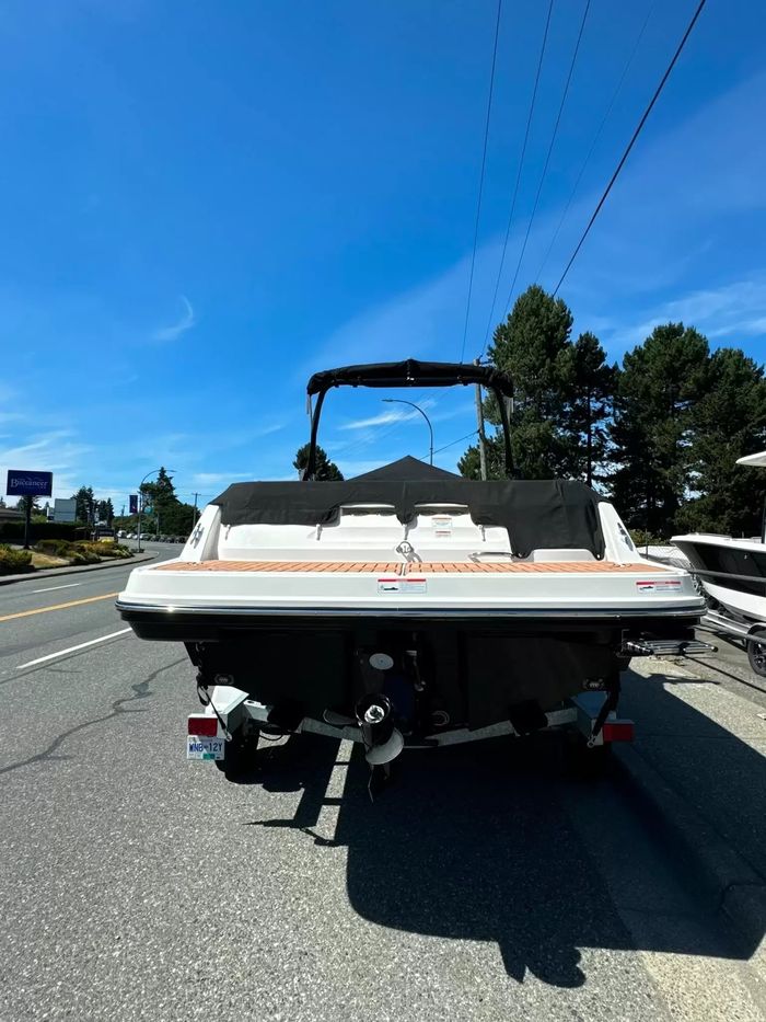 2022 Bayliner VR6 Photo 3 of 9