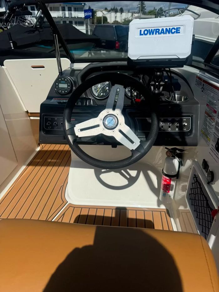 2022 Bayliner VR6 Photo 5 of 9