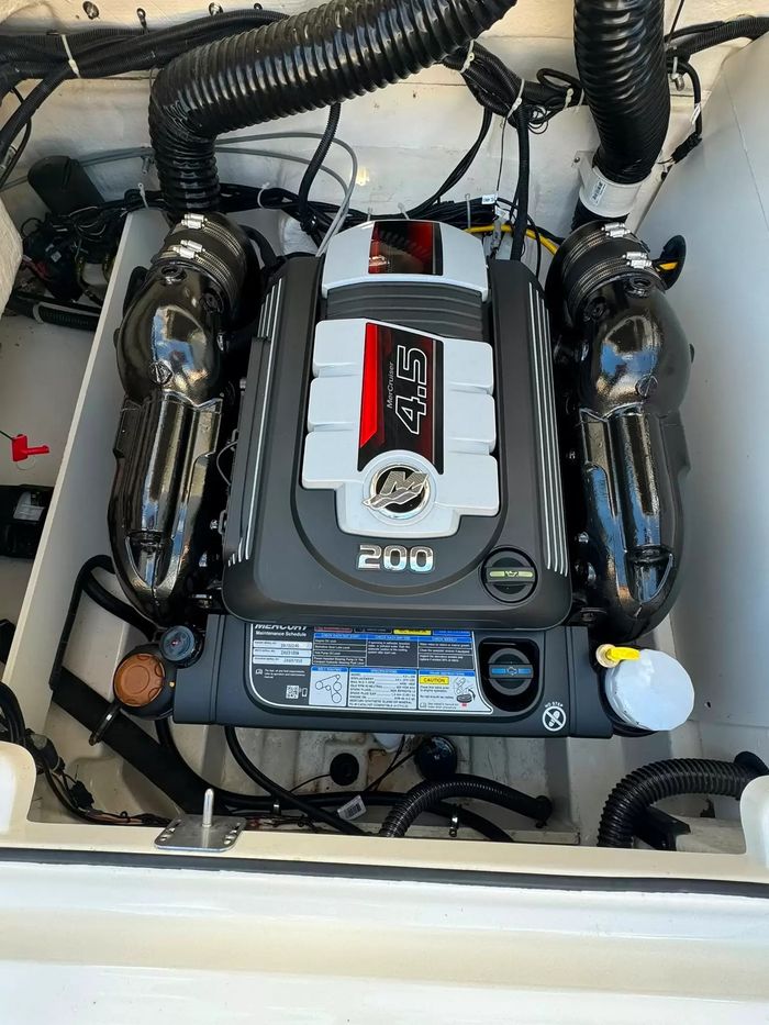 2022 Bayliner VR6 Photo 9 of 9