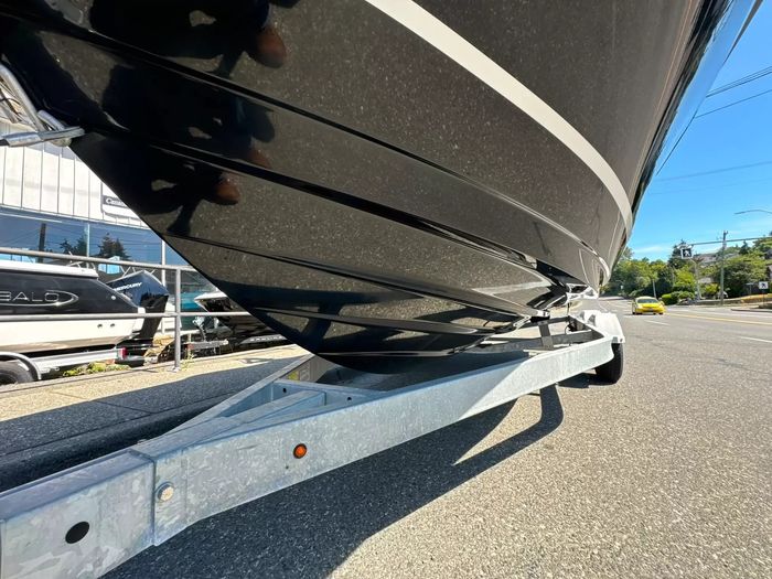 2022 Bayliner VR6 Photo 7 of 9