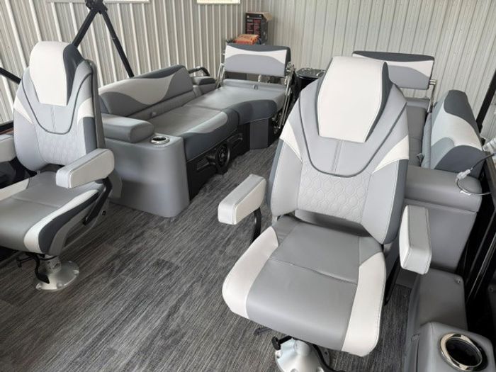 2026 Avalon 2385 LSZ Quad Lounge Shift Photo 6 of 17
