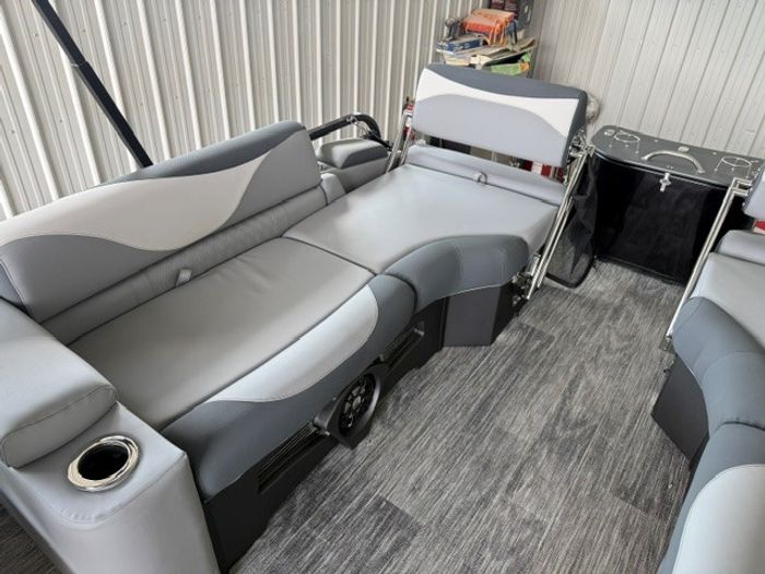 2026 Avalon 2385 LSZ Quad Lounge Shift Photo 8 of 17