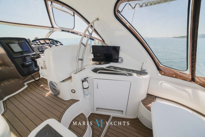2008 Cruisers Yachts 420 Express Photo 30 of 176