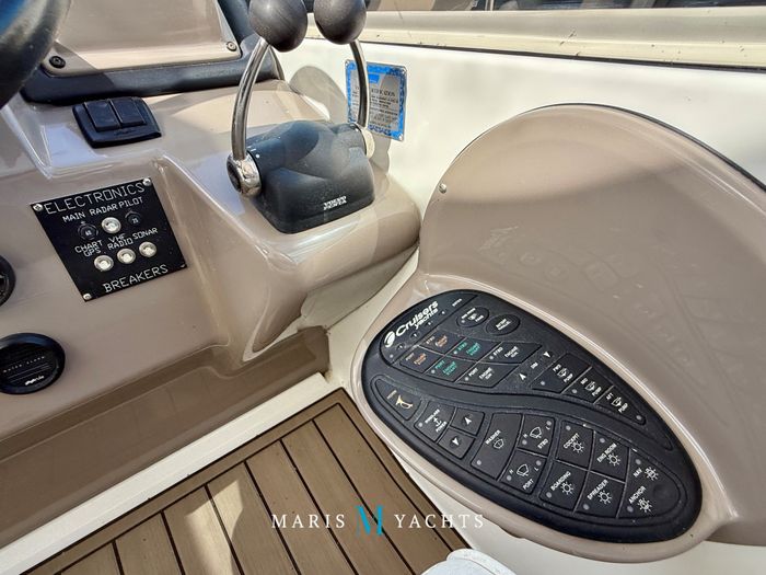 2008 Cruisers Yachts 420 Express Photo 84 of 176