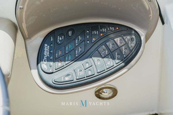 2008 Cruisers Yachts 420 Express Photo 96 of 176