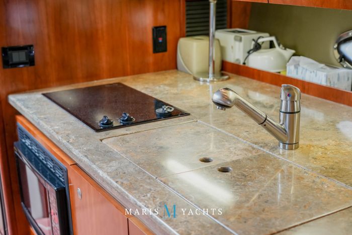 2008 Cruisers Yachts 420 Express Photo 139 of 176