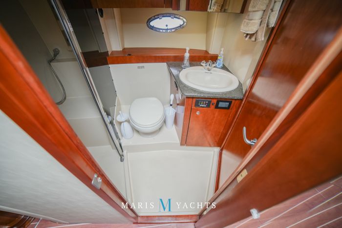 2008 Cruisers Yachts 420 Express Photo 160 of 176
