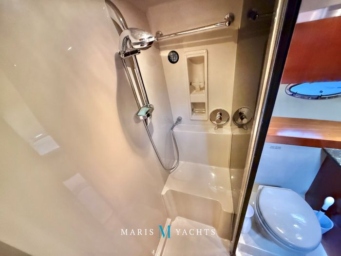 2008 Cruisers Yachts 420 Express Photo 163 of 176