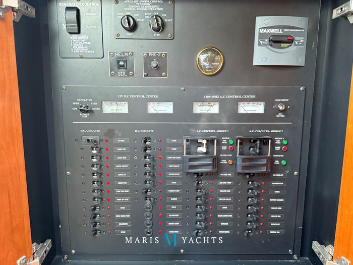 2008 Cruisers Yachts 420 Express Photo 164 of 176