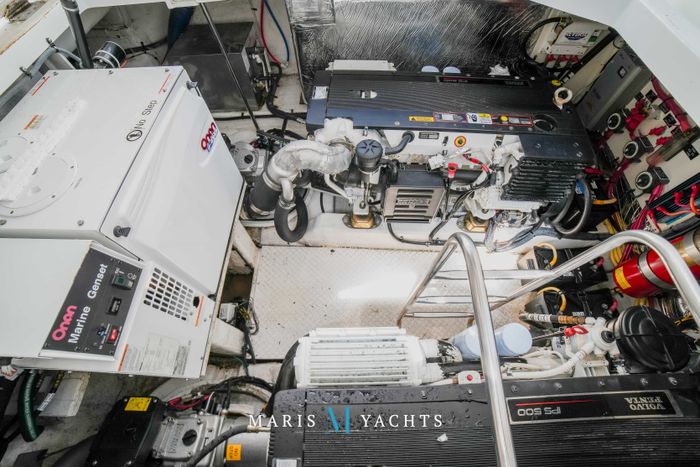 2008 Cruisers Yachts 420 Express Photo 174 of 176