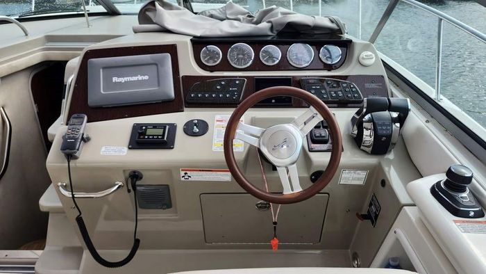 2011 Sea Ray 370 Sundancer Photo 7 of 31