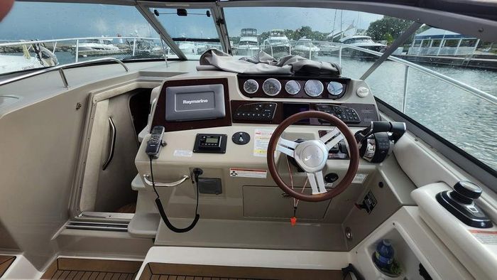 2011 Sea Ray 370 Sundancer Photo 6 of 31