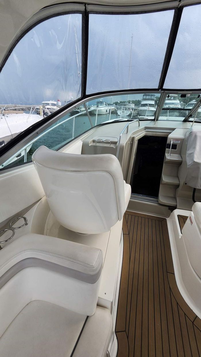 2011 Sea Ray 370 Sundancer Photo 11 of 31
