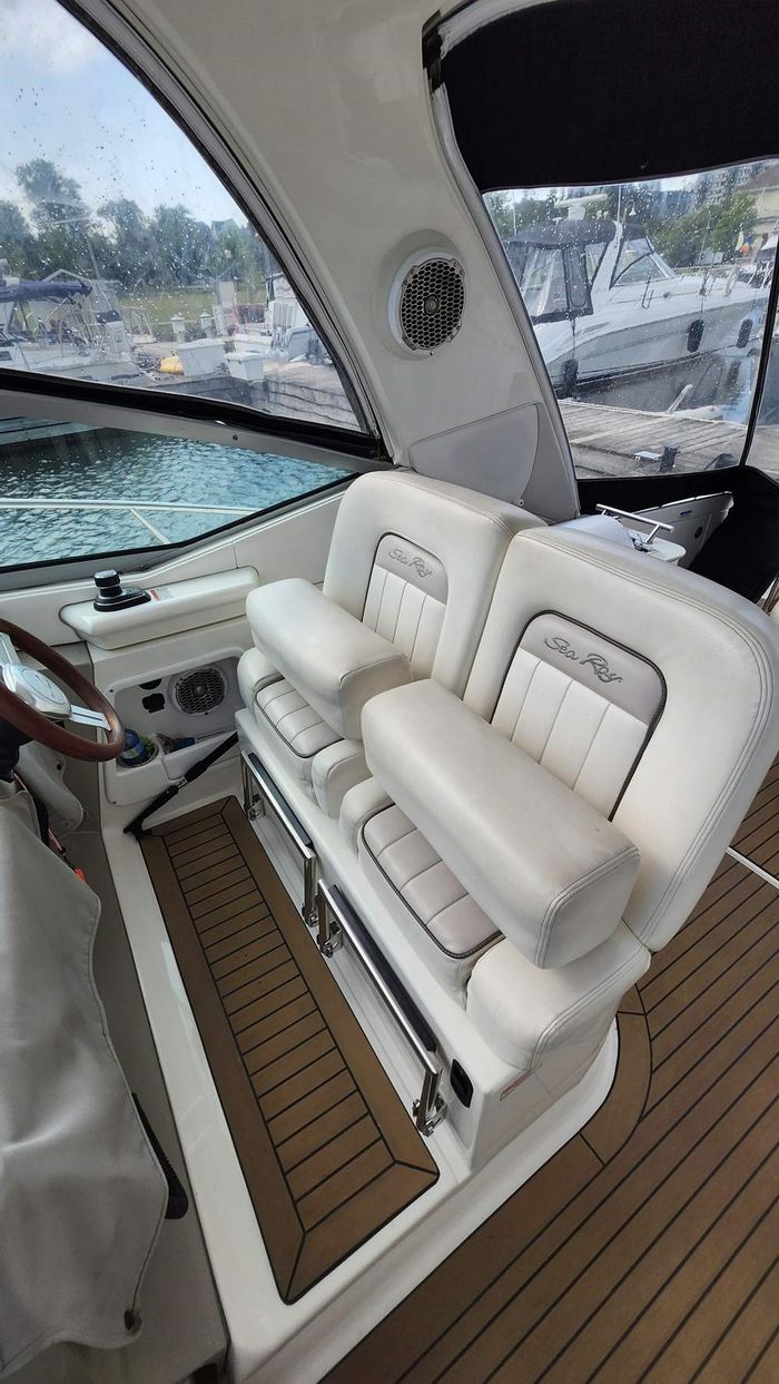 2011 Sea Ray 370 Sundancer Photo 9 of 31