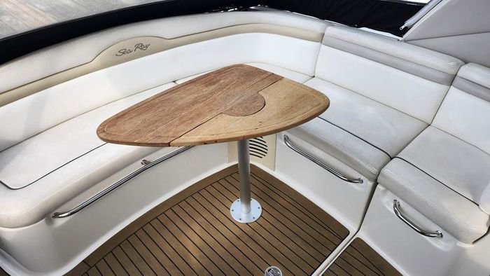 2011 Sea Ray 370 Sundancer Photo 12 of 31