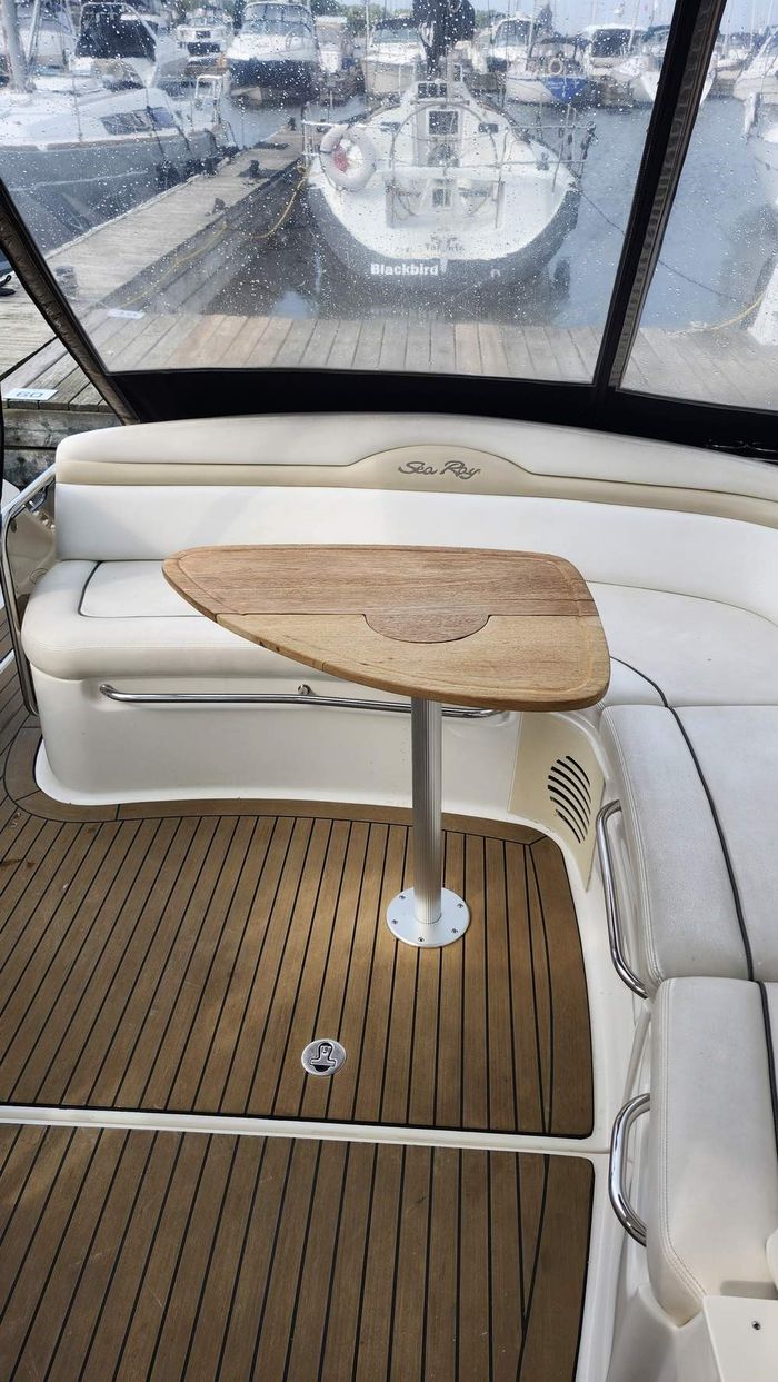 2011 Sea Ray 370 Sundancer Photo 13 of 31