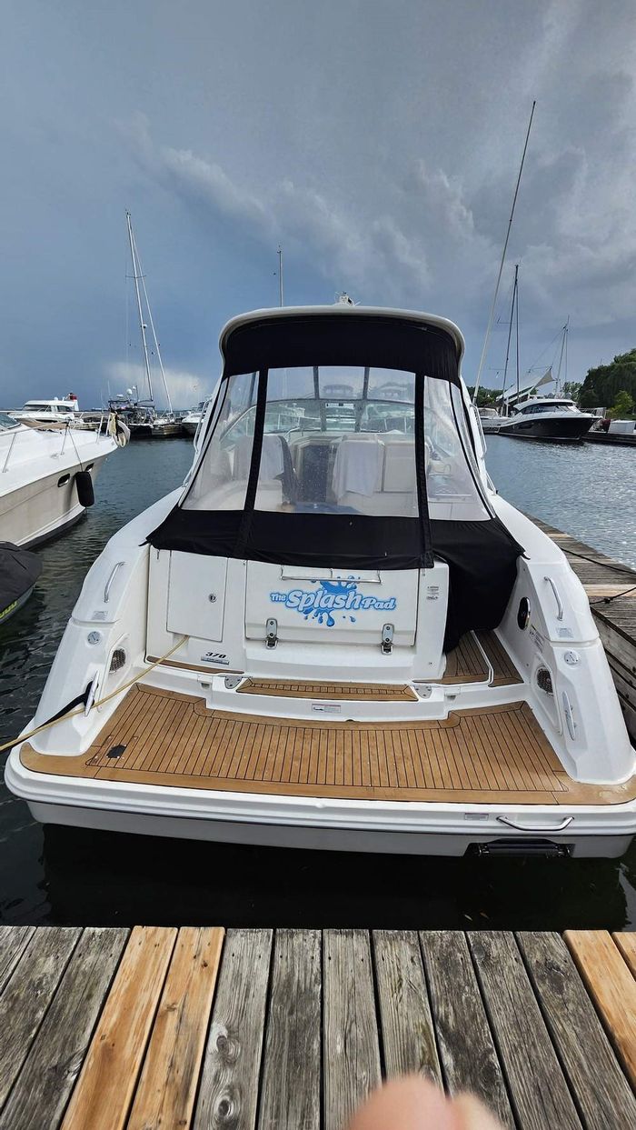 2011 Sea Ray 370 Sundancer Photo 4 of 31