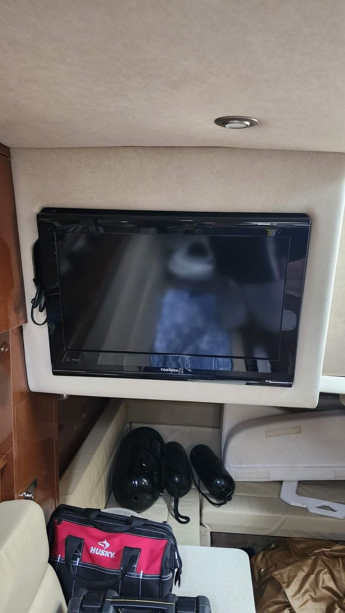 2011 Sea Ray 370 Sundancer Photo 23 of 31