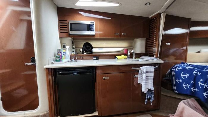 2011 Sea Ray 370 Sundancer Photo 24 of 31
