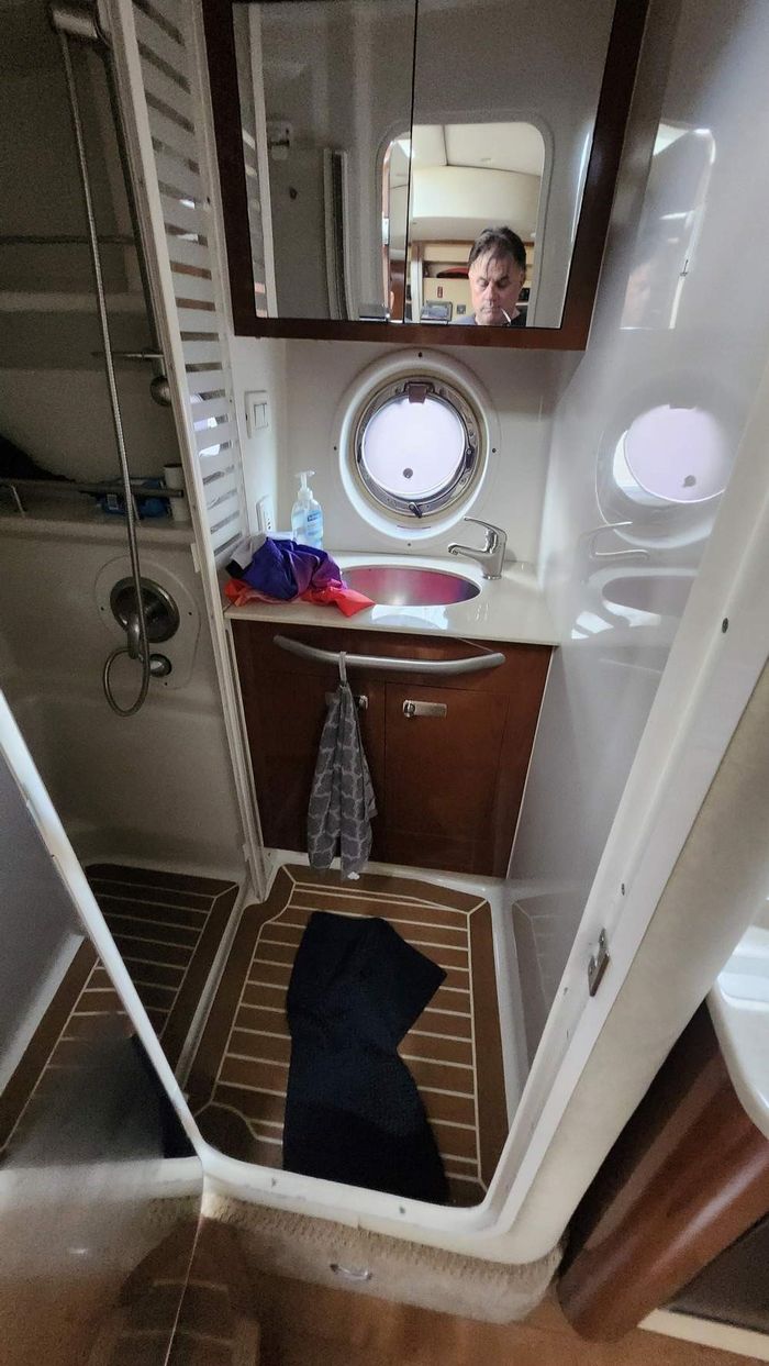 2011 Sea Ray 370 Sundancer Photo 27 of 31