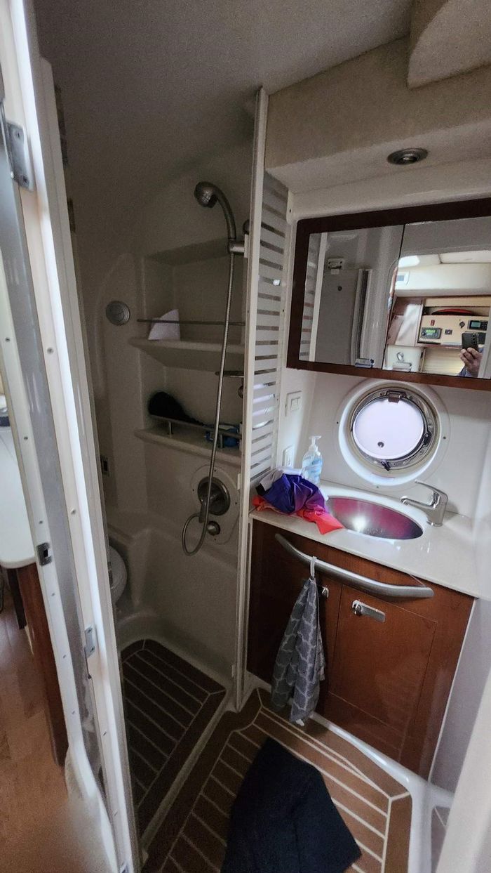 2011 Sea Ray 370 Sundancer Photo 28 of 31