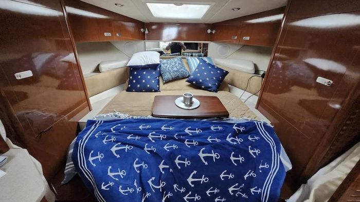 2011 Sea Ray 370 Sundancer Photo 21 of 31