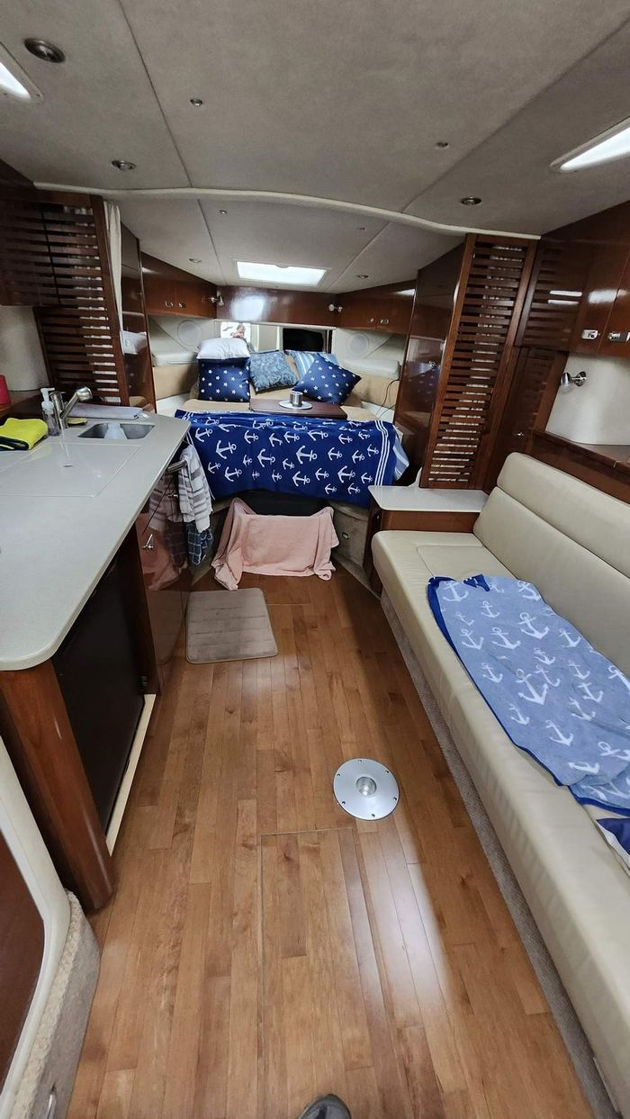 2011 Sea Ray 370 Sundancer Photo 19 of 31