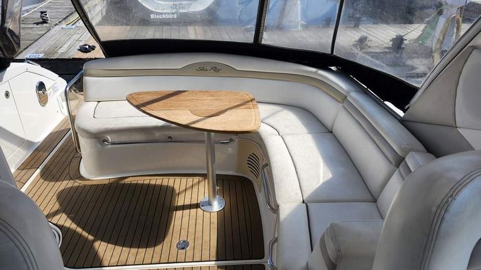 2011 Sea Ray 370 Sundancer Photo 17 of 38