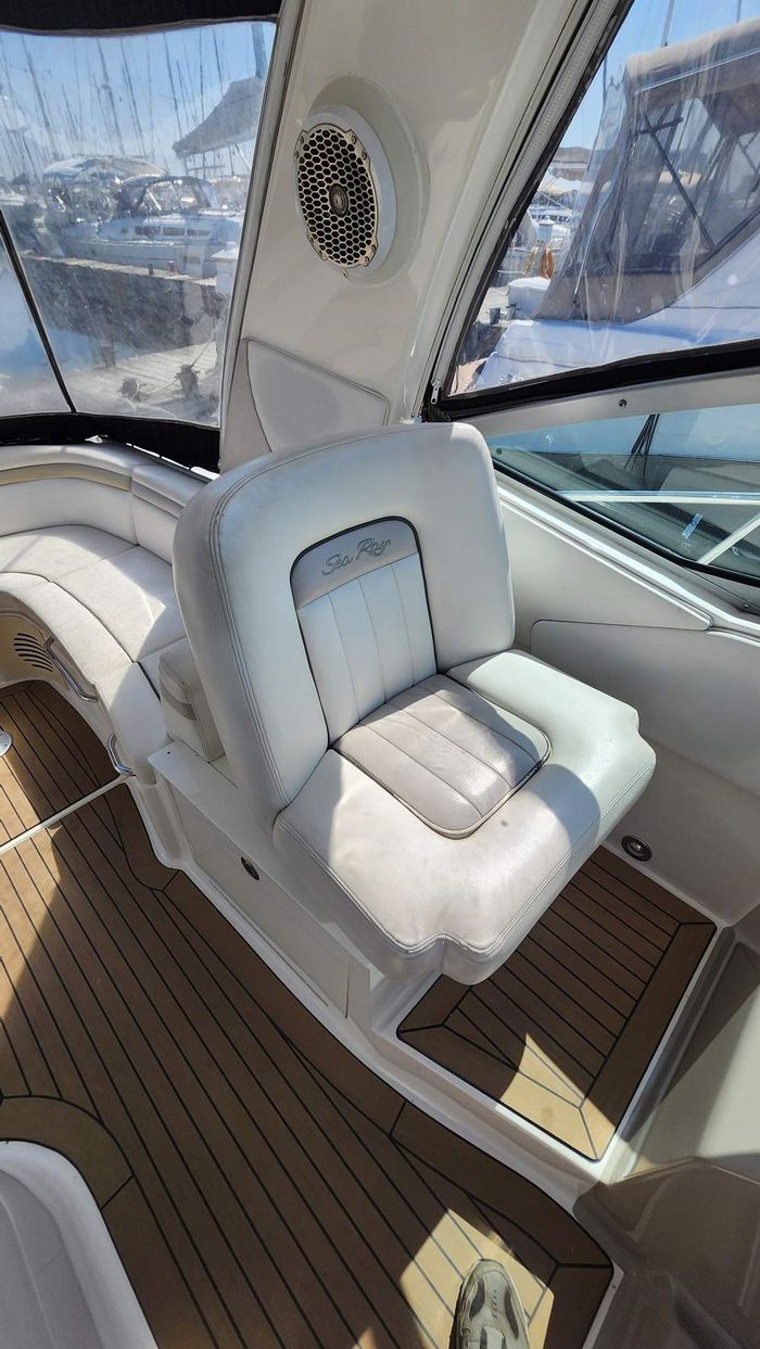 2011 Sea Ray 370 Sundancer Photo 14 of 38