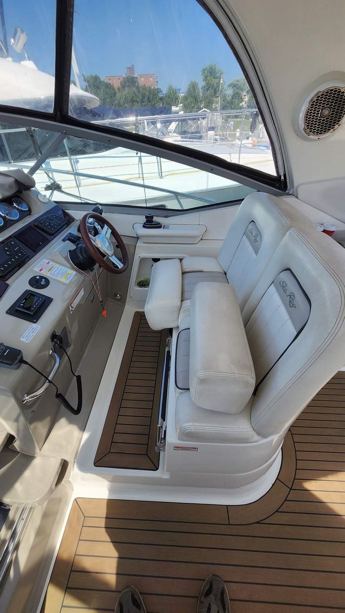 2011 Sea Ray 370 Sundancer Photo 11 of 38