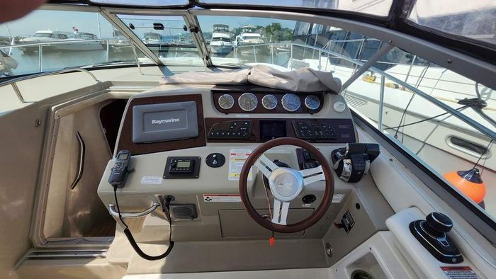 2011 Sea Ray 370 Sundancer Photo 9 of 38