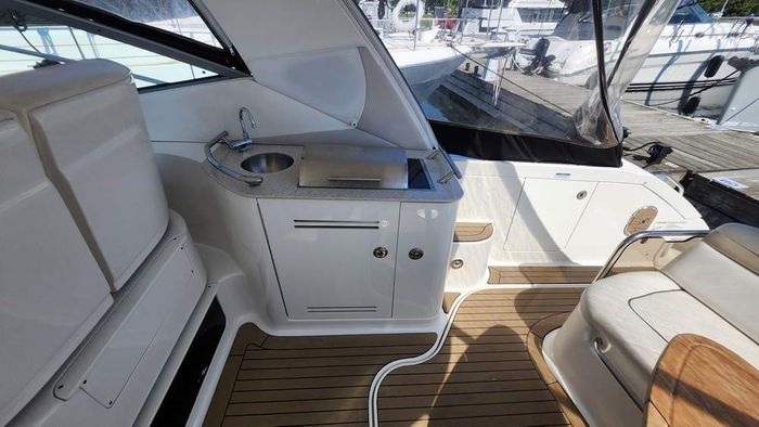 2011 Sea Ray 370 Sundancer Photo 19 of 38