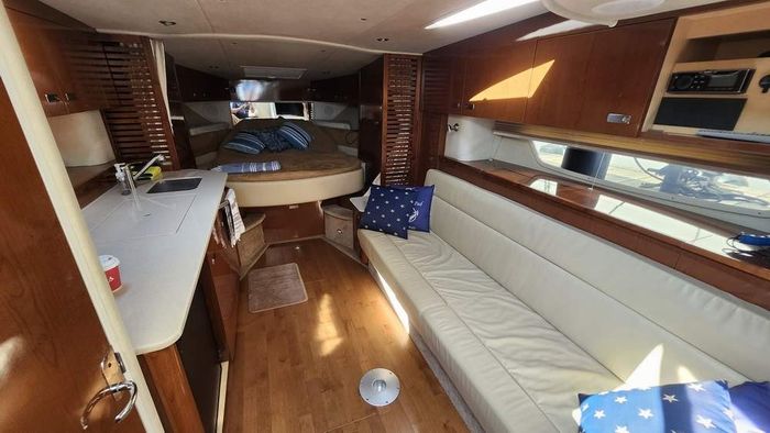 2011 Sea Ray 370 Sundancer Photo 25 of 38