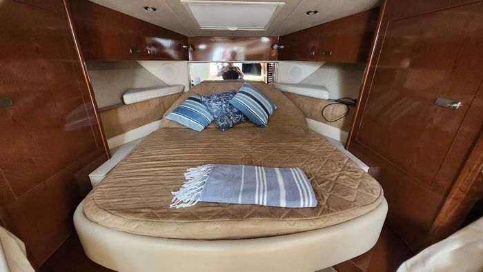 2011 Sea Ray 370 Sundancer Photo 33 of 38