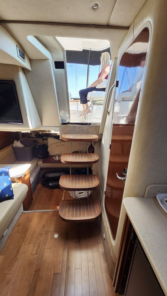2011 Sea Ray 370 Sundancer Photo 24 of 38