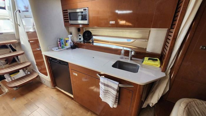 2011 Sea Ray 370 Sundancer Photo 28 of 38