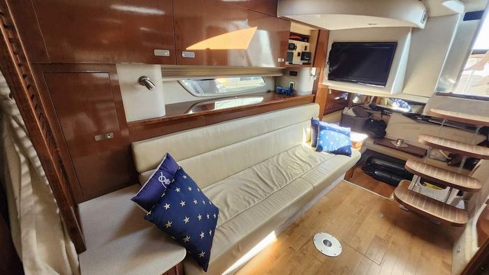 2011 Sea Ray 370 Sundancer Photo 26 of 38