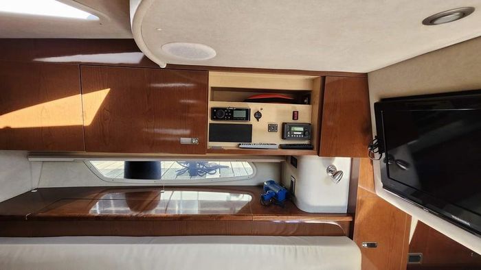 2011 Sea Ray 370 Sundancer Photo 29 of 38