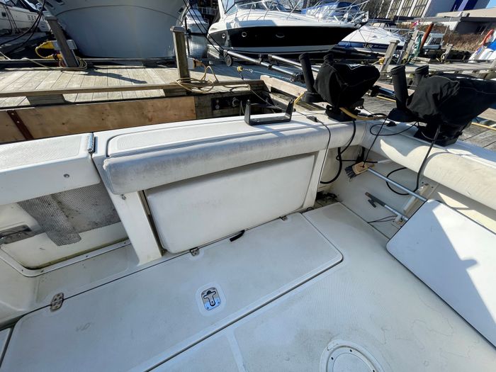 2005 Pursuit 3100 Offshore Photo 17 of 25