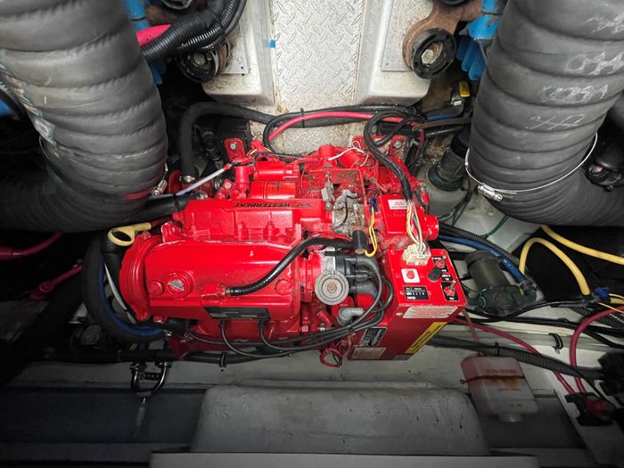 2005 Pursuit 3100 Offshore Photo 20 of 25