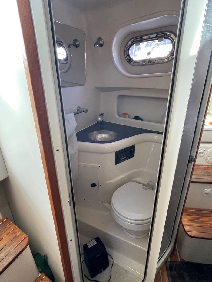 2005 Pursuit 3100 Offshore Photo 8 of 25