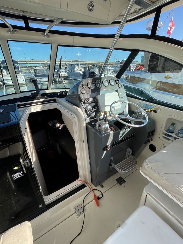 2005 Pursuit 3100 Offshore Photo 12 of 25