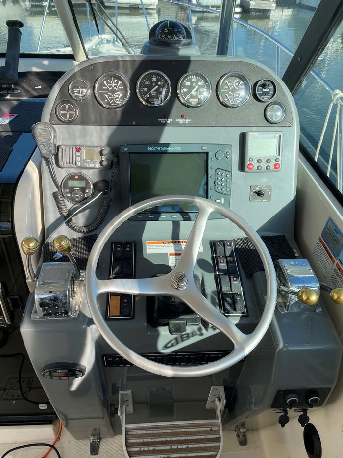 2005 Pursuit 3100 Offshore Photo 21 of 25