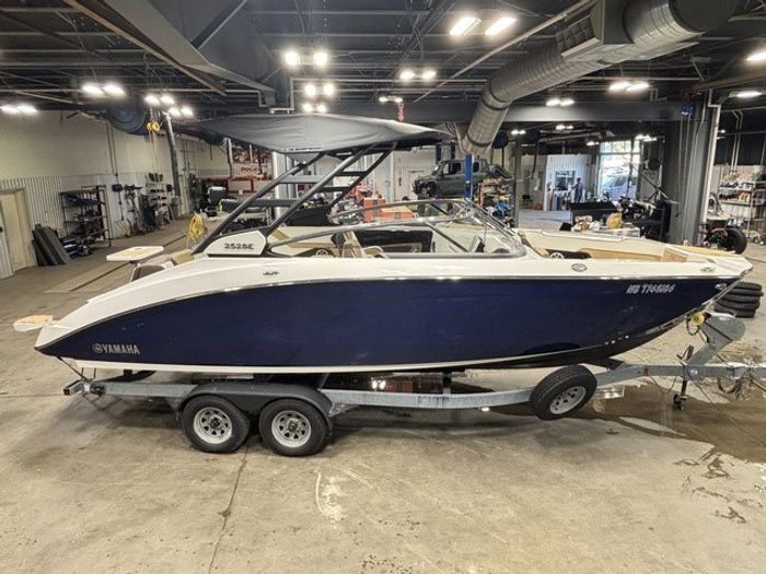 2021 Yamaha 252SE Photo 3 of 47