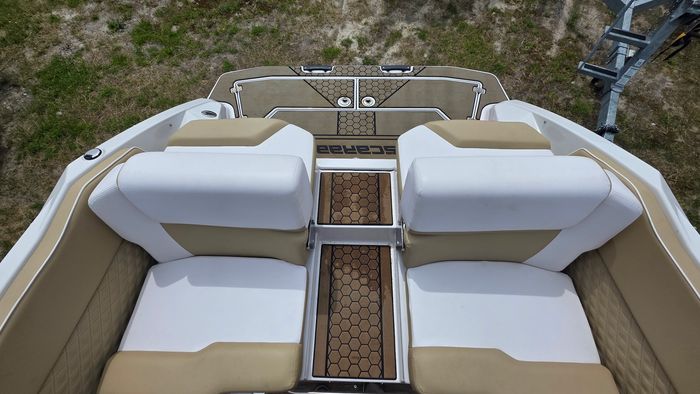 2017 \Scarab 255 Platinum SE Photo 5 of 6